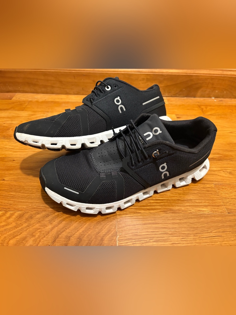 On Cloud 5 Women’s Running Shoe Black and White, Size 10.5